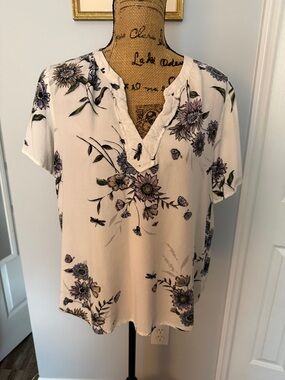 Old Navy Cream Short-Sleeve V-Neck Floral Top